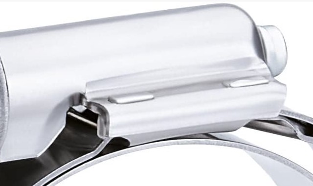 Saddle with additional housing parts